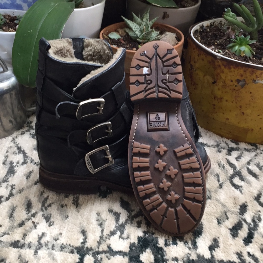 RARE Frye Valerie shearling strappy boots - Picture 3 of 6